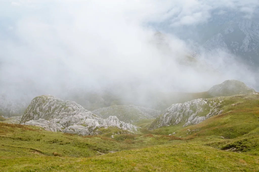 Nuages qui passent sur le karst, autour de Porracolina