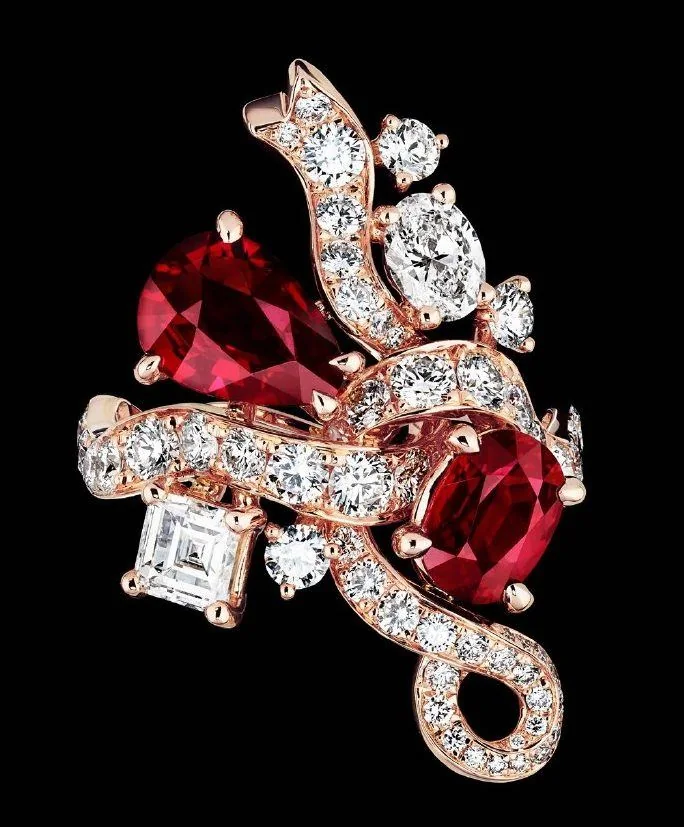 Bague de haute joaillerie aux rubis, retouche