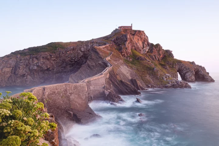 San Juan de Gaztelugatxe, Pays basque. Photographie de Nicolas Hodée
