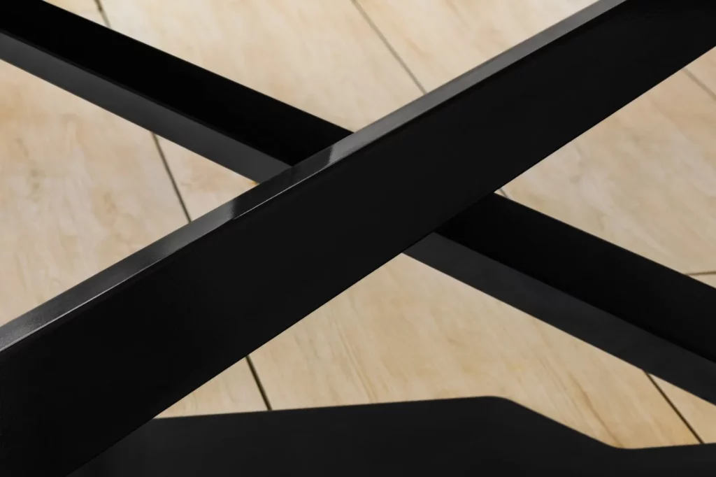 Piètement de table en acier noir, détail